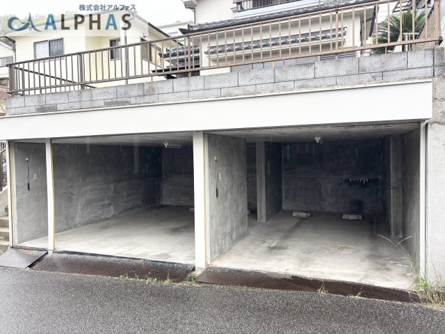 ■シャッター付インナーガレージには並列2台可♪