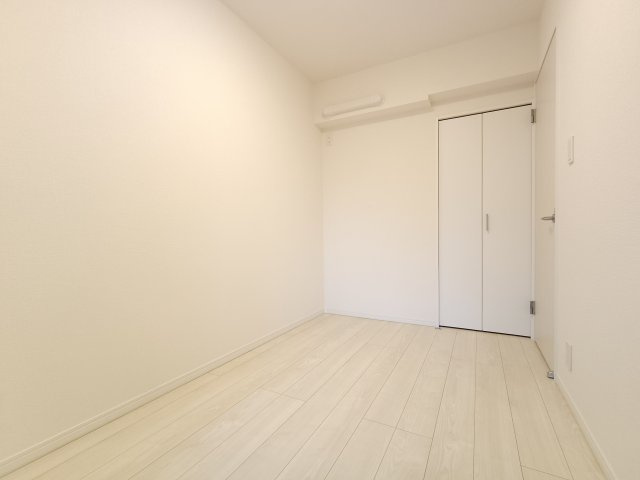【洋室約4.0帖】　お子様の勉強部屋、書斎など使い方を想像しながらぜひご覧ください。