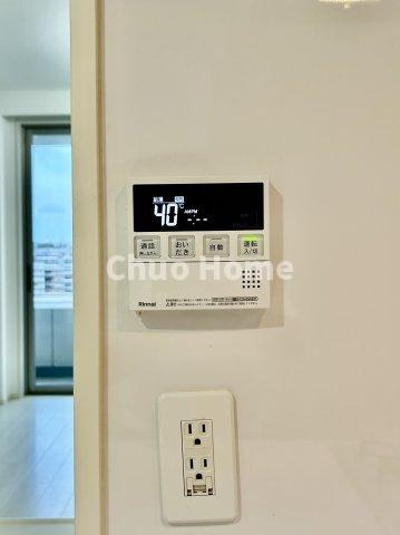 【給湯リモコン】外での一日を忘れさせてくれるオートバス機能でお好みの湯量・温度に調整された浴槽。