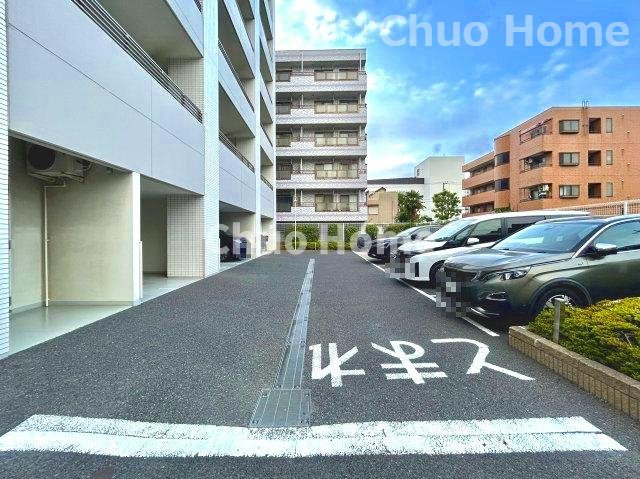 【敷地内駐車場】最新の空き状況や費用などの詳細は担当スタッフまでお問い合わせください。