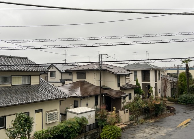 眺望を気にして物件を探す場合、前面に建物が建っていないか現地で確認しましょう！前面に建物があると景色はもちろん、日当たりや風通しにも影響が出てきます。住んだ時のことを想像しながら現地見学をしましょう。
