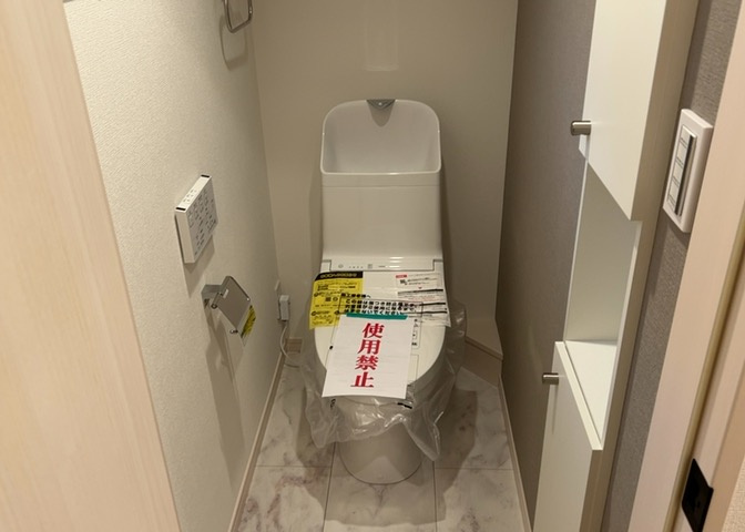 トイレは大きさや形、機能、抗菌性などが異なる多種多彩なタイプが各メーカーから出ています。それぞれに良さがあるため、事前にどういったタイプのトイレがいいのかをご家庭内で決めて、内見に行くといいでしょう。