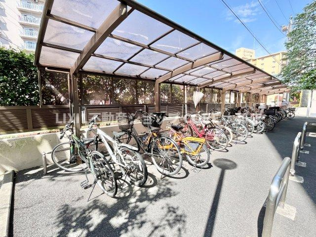 自転車やバイクなど、ゆとりのある敷地で置き場所に困ることはないでしょう。