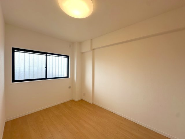 洋室6帖　間取り図右上の部屋