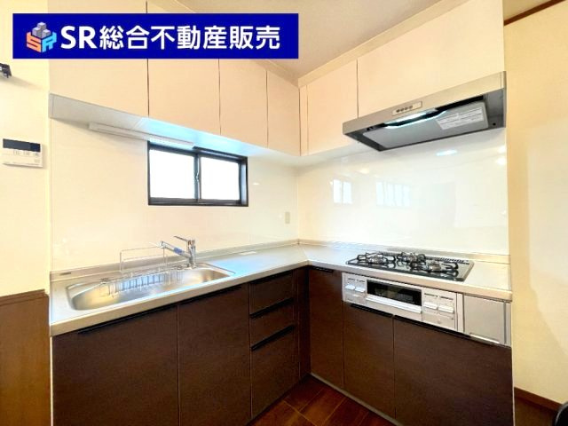 新調いたしました！人気の高いL字型キッチン♪作業スペースが広く快適にお料理できます！