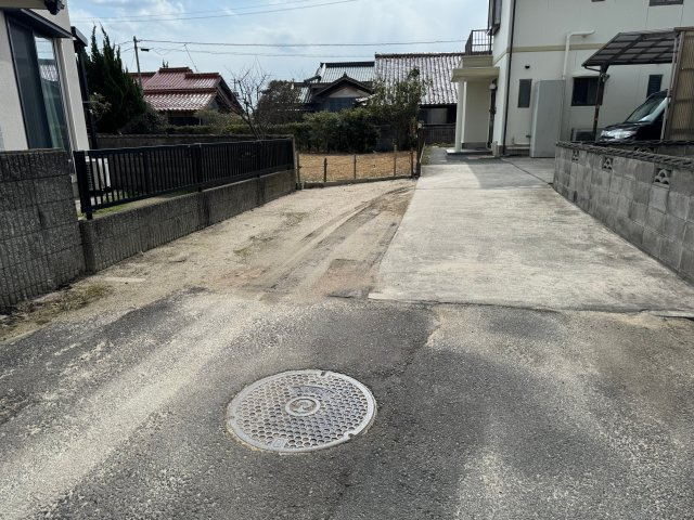 北側進入路から土地入口の様子