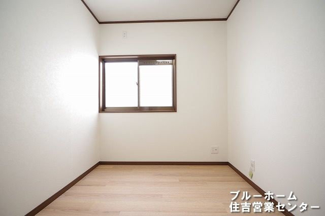 洋室です！お部屋には収納や窓があります！