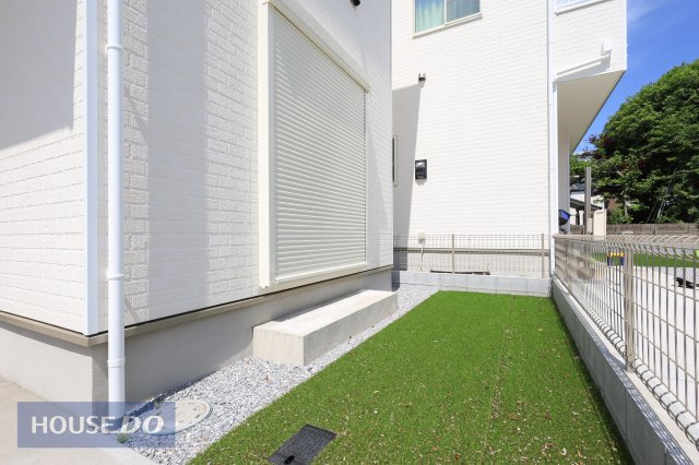 【お庭】人工芝施工済みで庭のお手入れもラクラク♪　