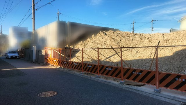 東側幅員6ｍ公道に接面（南側から撮影）