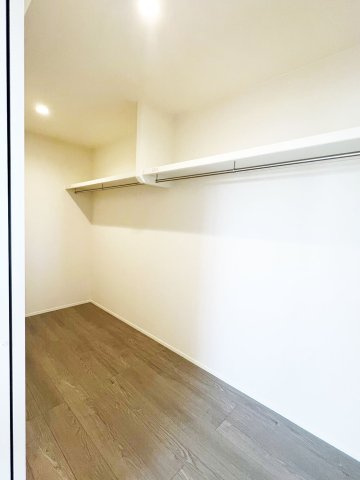 家族兼用で使える約3.5帖の納戸。衣替えの時期にも役立ちます！【プラン例】建物価格2780万円、建物面積109.51？