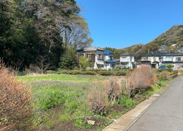 家を建てる前提で土地を探している場合、地盤の丈夫さは譲れない条件の一つです。地盤が脆弱だと追加工事が必要となります。また、過去に地盤沈下や液状化現象を起こした土地は、できるだけ避けた方がいいでしょう。