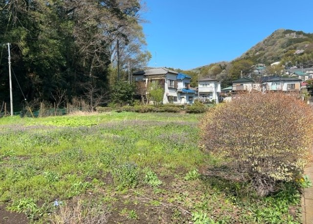 人が暮らすうえで日光は大切な要素となります。日当たりの良さは譲れないポイントですね。併せて近くに大きな建築物の建築予定がないか、あるいはそれが可能な土地が近くにないか事前に確認することもお勧めします。