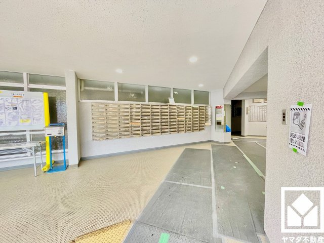 共用部には日常の郵便物受け取りに便利な集合ポストが備わっています。住まいの利便性を支える設備のひとつです。