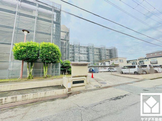 最寄りの阪急神戸本線「武庫之荘」駅やJR東海道本線「立花」駅までは、いずれも傾斜が少ないほぼ平担な道のりで、自転車やベビーカーでの移動も楽ちんです。