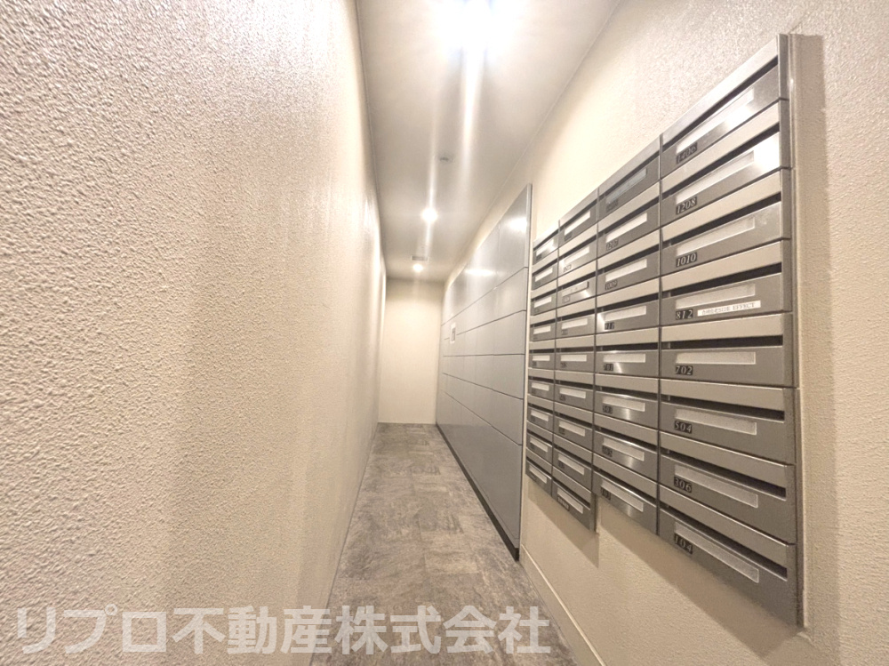 荷物が届くとエントランスのキー操作パネルにお知らせが表示される便利なシステムです！