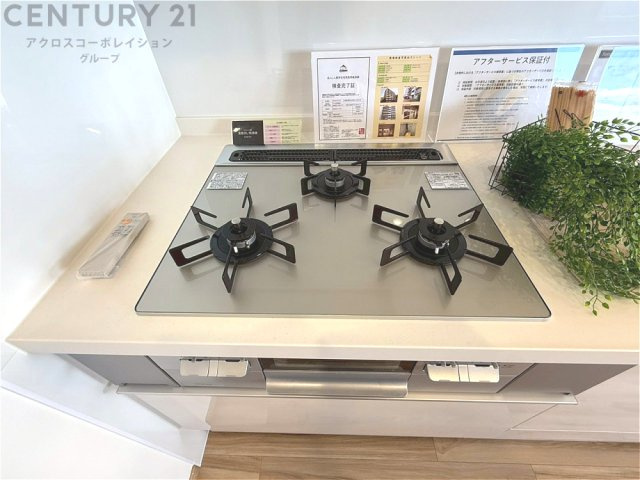 多数の調理器具を同時に使用でき、料理の効率化が可能。省エネで節約になり、様々な料理スタイルに適応できます。また、火力調整が独立しており、手入れや掃除もしやすく、今よりもっとお料理が楽しくなるかも。