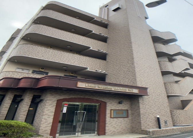 ＳＲＣ造は強度や耐震性の面でもRC造と比べて優れています。そのため、10階建以上の高層または超高層マンションなどの建築にも多く採用されています。柱や梁などのサイズが小さくても高い耐震性を確保できます。