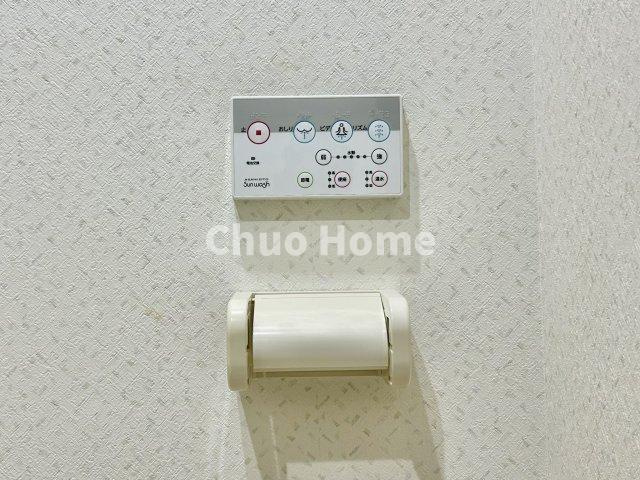 【ウォシュレット】清潔に使いたいお手洗いには最適な設備です。もちろんウォームレットも標準装備です。