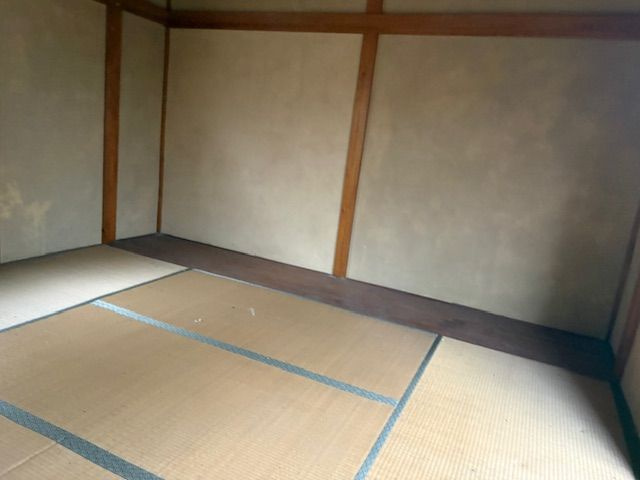 ■懐かしい気持ちを思い出す、畳と床の間のある和室