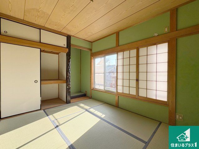 一室あると便利な和室は客間としてだけでなく、小さなお子様のプレイルームや食後のくつろぎスペースとしてもご利用いただけます