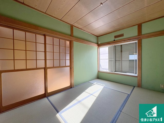 一室あると便利な和室は客間としてだけでなく、小さなお子様のプレイルームや食後のくつろぎスペースとしてもご利用いただけます