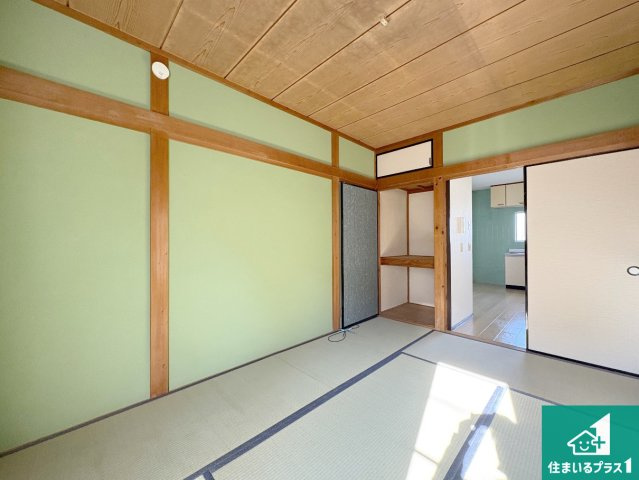 一室あると便利な和室は客間としてだけでなく、小さなお子様のプレイルームや食後のくつろぎスペースとしてもご利用いただけます