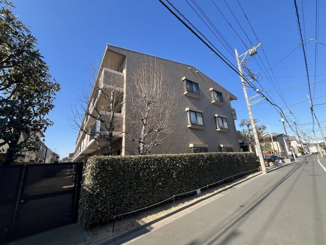 周辺は緑の多い閑静な住宅街につき、住環境良好です。