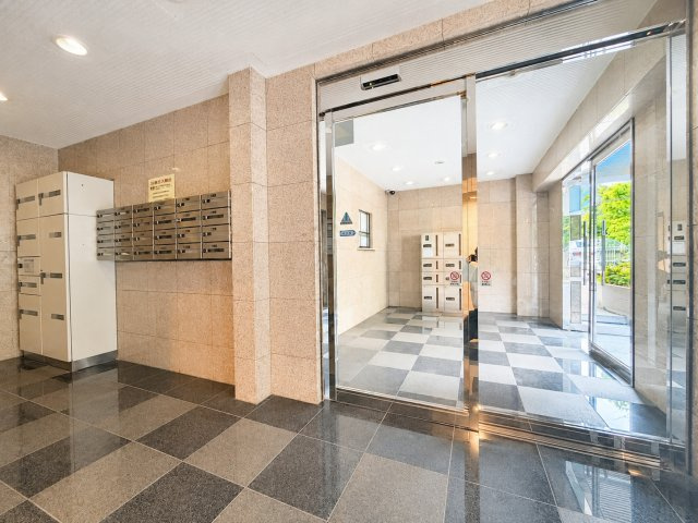 ◆管理体制良好なマンションです。清潔感のあるエントランスに開放感のある住環境。　