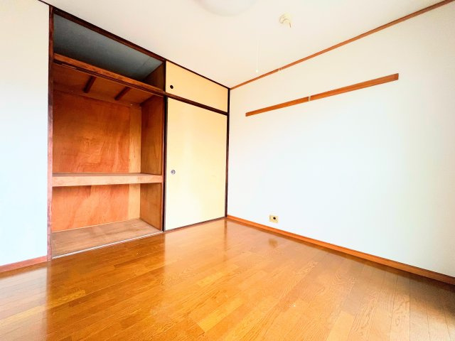 ◆収納力のある押し入れ付きで、お部屋をすっきり使えます。