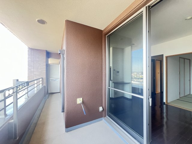 お洗濯にも便利なバルコニー付き