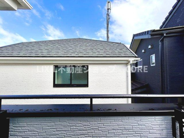 気持ちのいい空が見渡せる広いバルコニー。通風・採光にも優れ、心地よい光と風があふれています。
