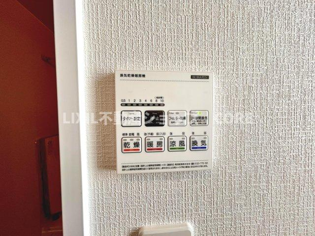 雨の日や湿気の多い梅雨時期など、洗濯物が乾き難い時期に重宝する浴室換気乾燥機。
