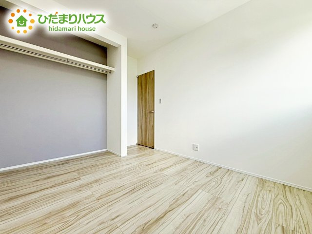 お子様の成長に合わせて、自由に模様替えできるように考えた、シンプルな洋室。