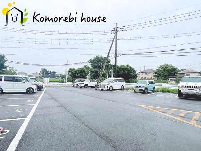 車をお持ちの方に嬉しい駐車場付きの物件です