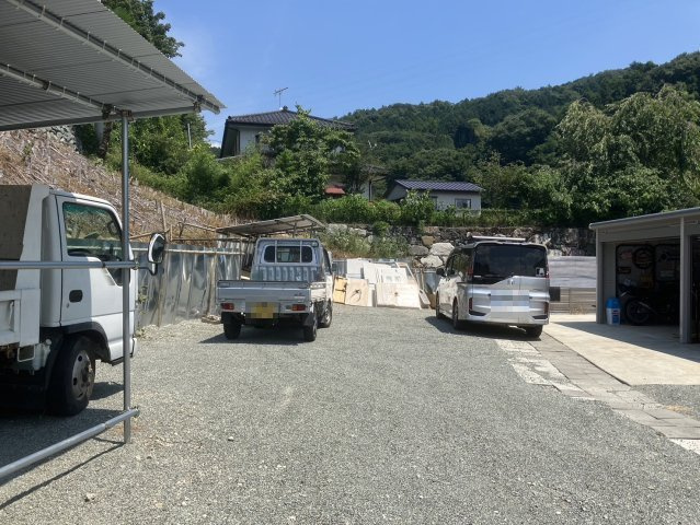 人が暮らすうえで日光は大切な要素となります。日当たりの良さは譲れないポイントですね。併せて近くに大きな建築物の建築予定がないか、あるいはそれが可能な土地が近くにないか事前に確認することもお勧めします。