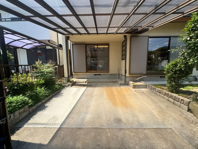 ゆとりのある駐車スペース♪