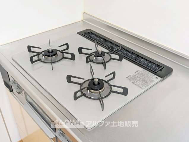 【gas　stove】◆ガスコンロ◆使い勝手に配慮されたガスコンロを備えたキッチン。火力調整がしやすく、毎日の調理がスムーズに進み、家事の時間を心地よく支えてくれます