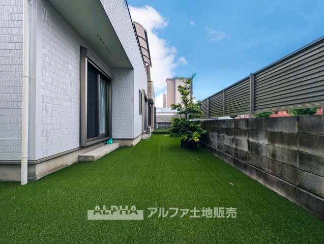 【garden】◆庭◆日当たりの良い庭スペースは、ガーデニングや家庭菜園、くつろぎの時間にも活躍。季節の移ろいを身近に感じながら、家族それぞれの楽しみ方が広がる空間です。