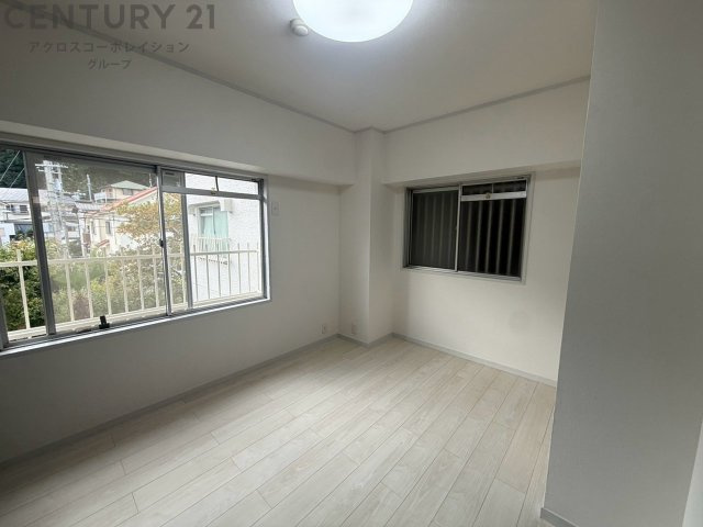 子供部屋…創造性や成長を促す遊びの空間を提供。学習や趣味に集中できる環境を整えます。個別のプライベートスペースは自己表現と自立心を育み、心地よい睡眠環境を整えリラックスできる場所を提供。