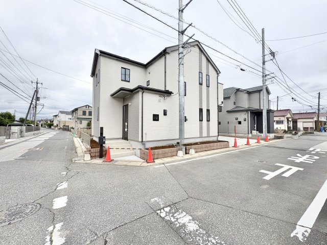 全9棟の分譲住宅で、2026年6月に完成予定です。「吉川美南」駅まで徒歩約21分になります。ぜひ現地をご覧ください♪