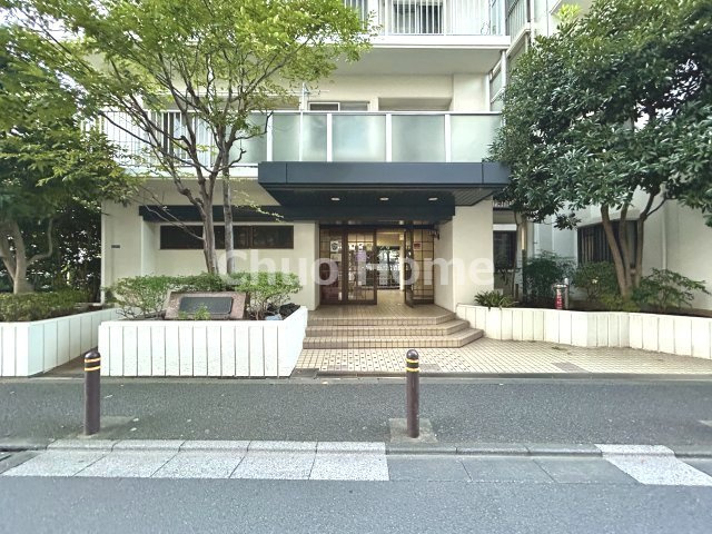 【エントランス】マンションのエントランスは、その物件の印象を決める、顔とも言える場所です。毎日通る場所ですからきれいなのが一番です。