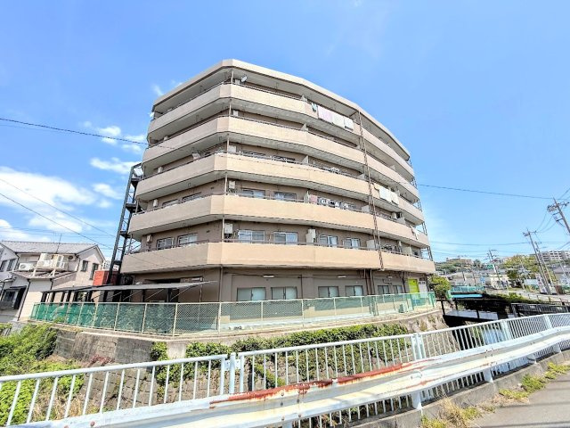 ◆管理体制良好なマンションです。清潔感のあるエントランスに開放感のある住環境。