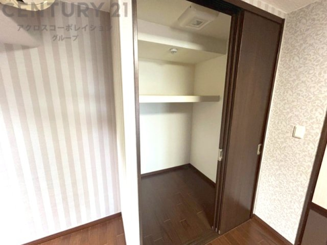 衣類やアクセサリー、小物類の収納が便利で整理整頓がしやすく、部屋の美観を保ちつつ、スペースを最大限に活用できます。衣服のしわやダメージを防ぎ、長持ちさせることができます。