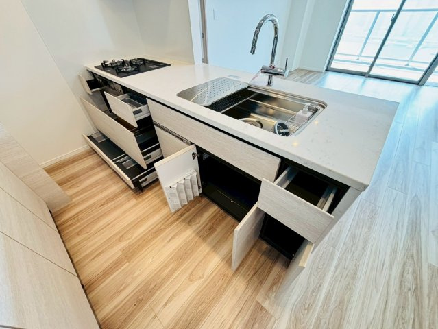 食器洗い乾燥機/ディスポーザー/浄水器一体型水栓/カウンターが広く作業しやすい