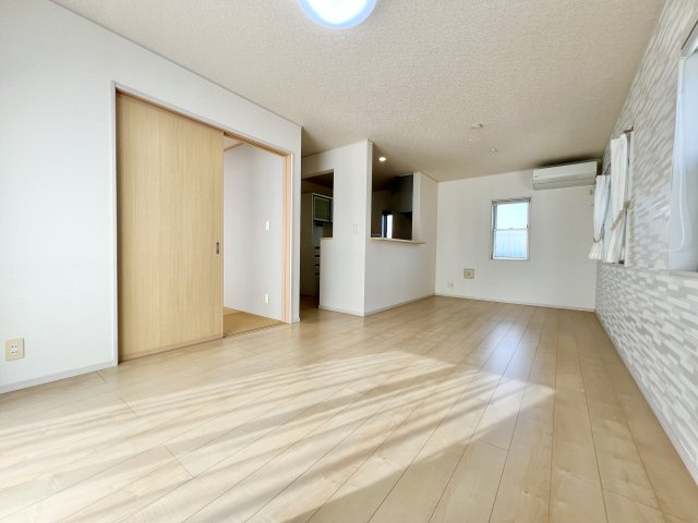 16.2帖のLDKは落ち着いた雰囲気。家族みんなが集まりやすいほど良い広さです。　