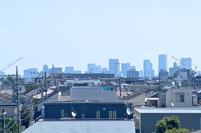 最上階・5階角部屋につき、バルコニーからの眺望も良好です。