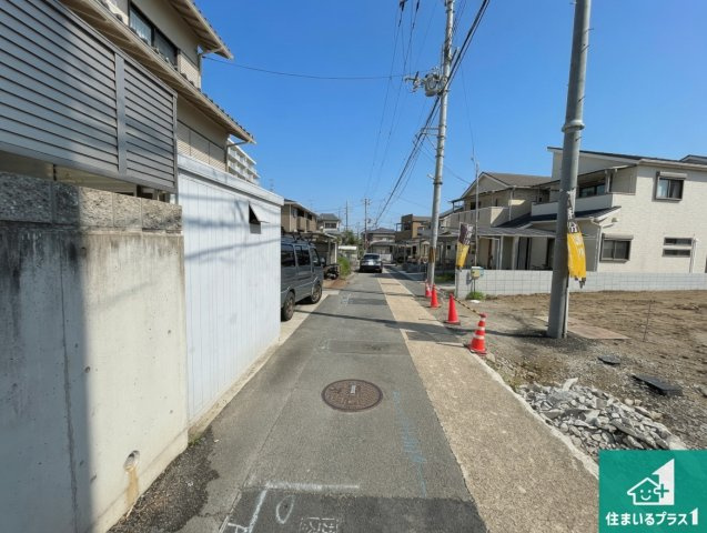 周辺は落ち着いた街並みの住宅地！子育てがしやすい住環境です！まだ未完成ですが、現地でしかわからない事もございます。是非一度ご覧ください。