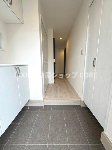 玄関ホールがスッキリ広々としていると帰る時も出ていく時も気持ちが良いものです！　
