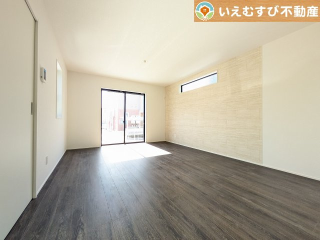 ご家族みんながゆったりくつろげるリビング　ゆとりの空間でくつろいだり遊んだり、家族の時間が楽しみですね♪