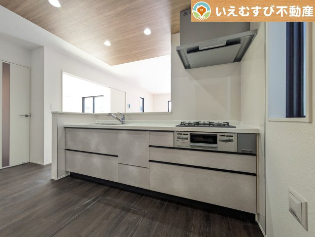 機能性収納性に溢れるキッチン。　収納もたっぷり付いていてすっきり片付く！毎日楽しくお料理が出来そうです！